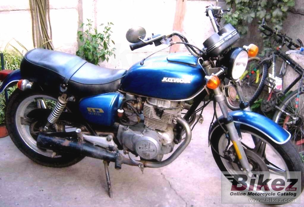 Big LE cb 400 n (reduced effect) picture and wallpaper from Bikez.com